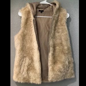 Juniors Zip Faux Fur Hooded Vest Size XL